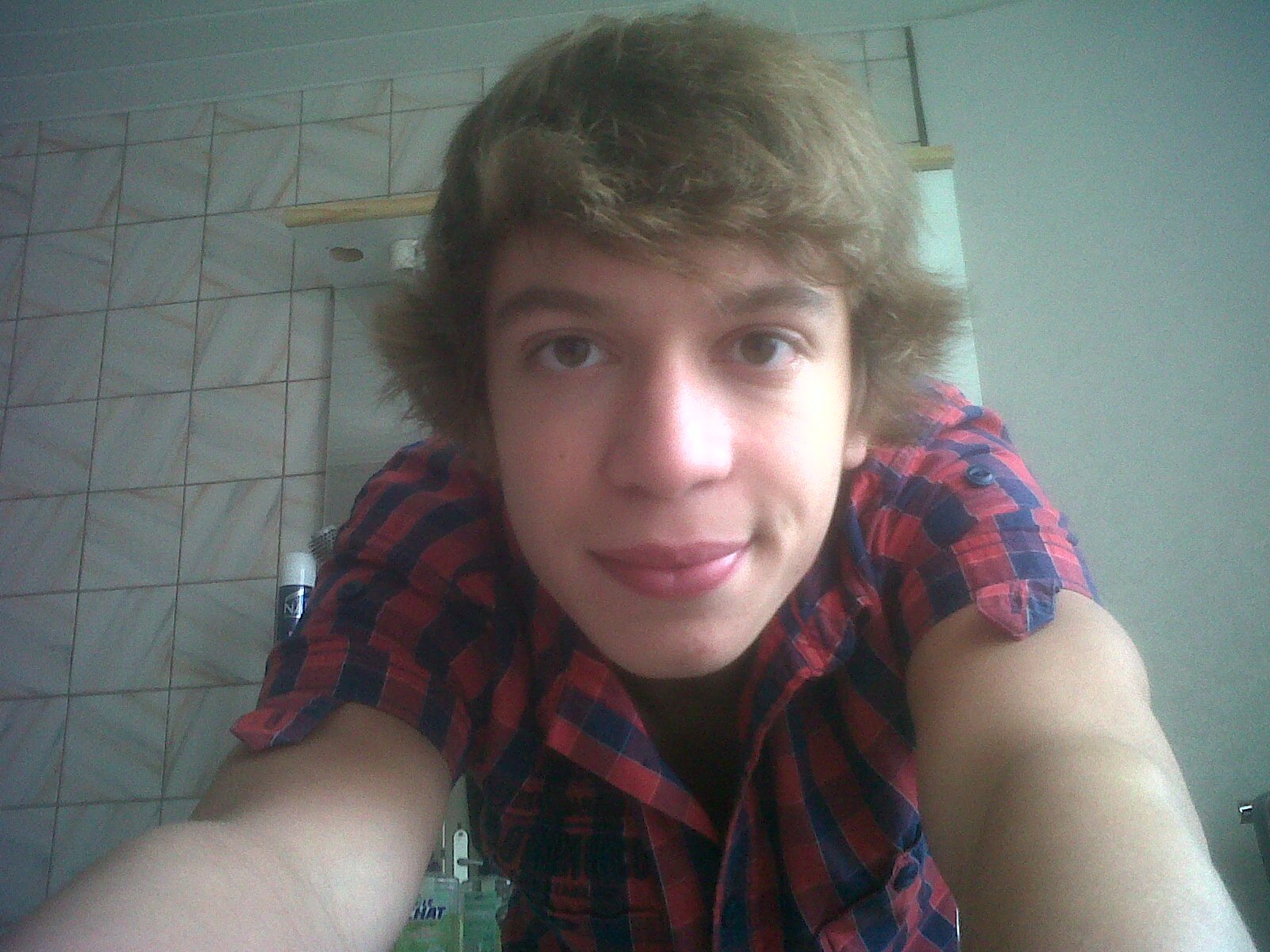 Moi sans maquillage http//image.noelshack.com/fichiers/2012/43/