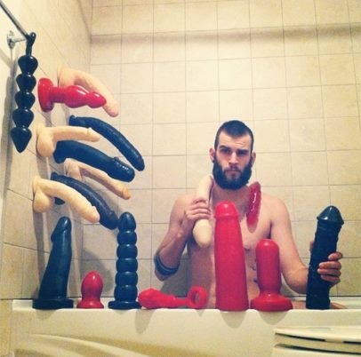 Godes en collection apr ce mec fan de sextoy gay et dildos Collection de godes par ce mec fan de sextoys gay