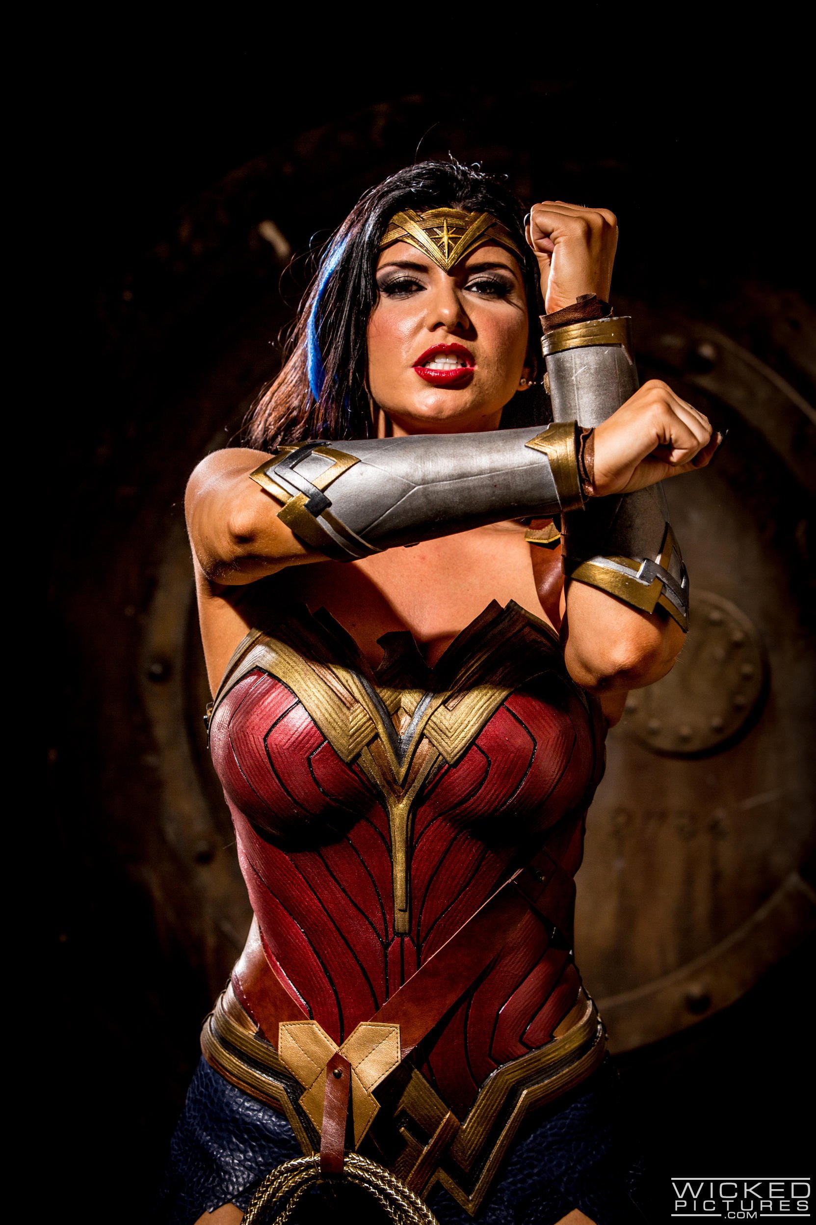 Injustice Gods Among Us Wonder Woman Porn - l'actrice porno Romi Rain en WONDER WOMAN sur le forum ...