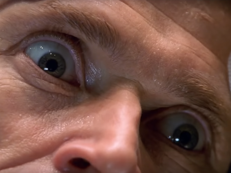 https://image.noelshack.com/fichiers/2021/43/1/1635168482-debout-dafoe.png