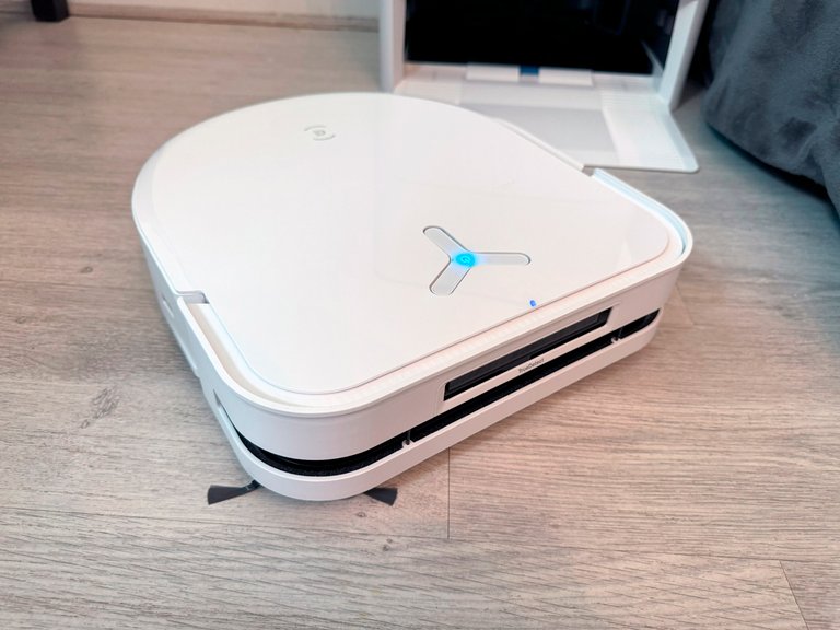 J'ai l'esprit plus apaisé et mon intérieur plus propre depuis que je teste l'Ecovacs Deebot X5 Omni, et en plus, sa base est jolie !