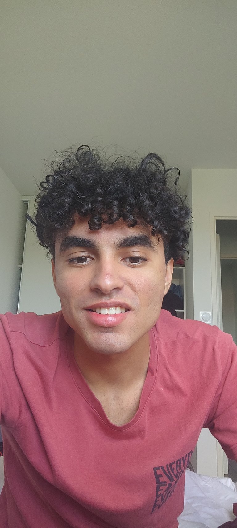 Le Fofo me dit si je dois m'épiler les sourcils ou pas