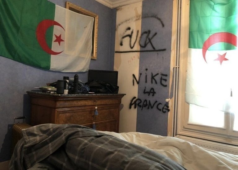 [PHOTO] AYAAAA Cette chambre d'un jeune DZ déter