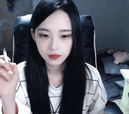 https://image.noelshack.com/fichiers/2026/16/5/1776460720-asian-smoke.gif
