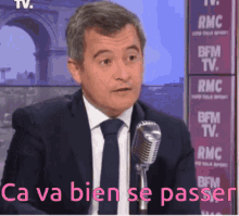 https://image.noelshack.com/fichiers/2026/19/3/1778068339-darmanin-bien-se-passer.gif