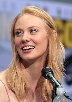 https://image.noelshack.com/fichiers/2026/27/6/1783161218-deborah-ann-woll-by-gage-skidmore-2.jpg