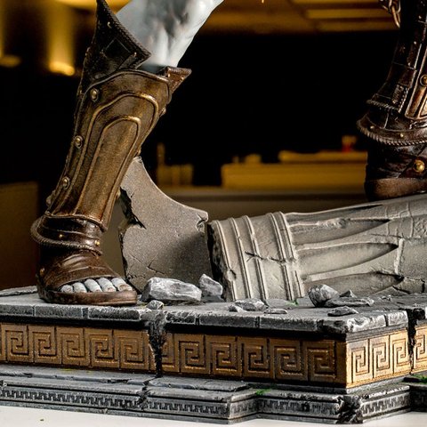 Une superbe statue de Kratos en vente en Amérique du Nord