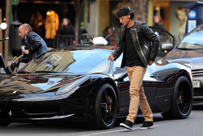 Mesut Ozil Mesut Ozil Reencarnacion De Enzo Ferrari Viral Update