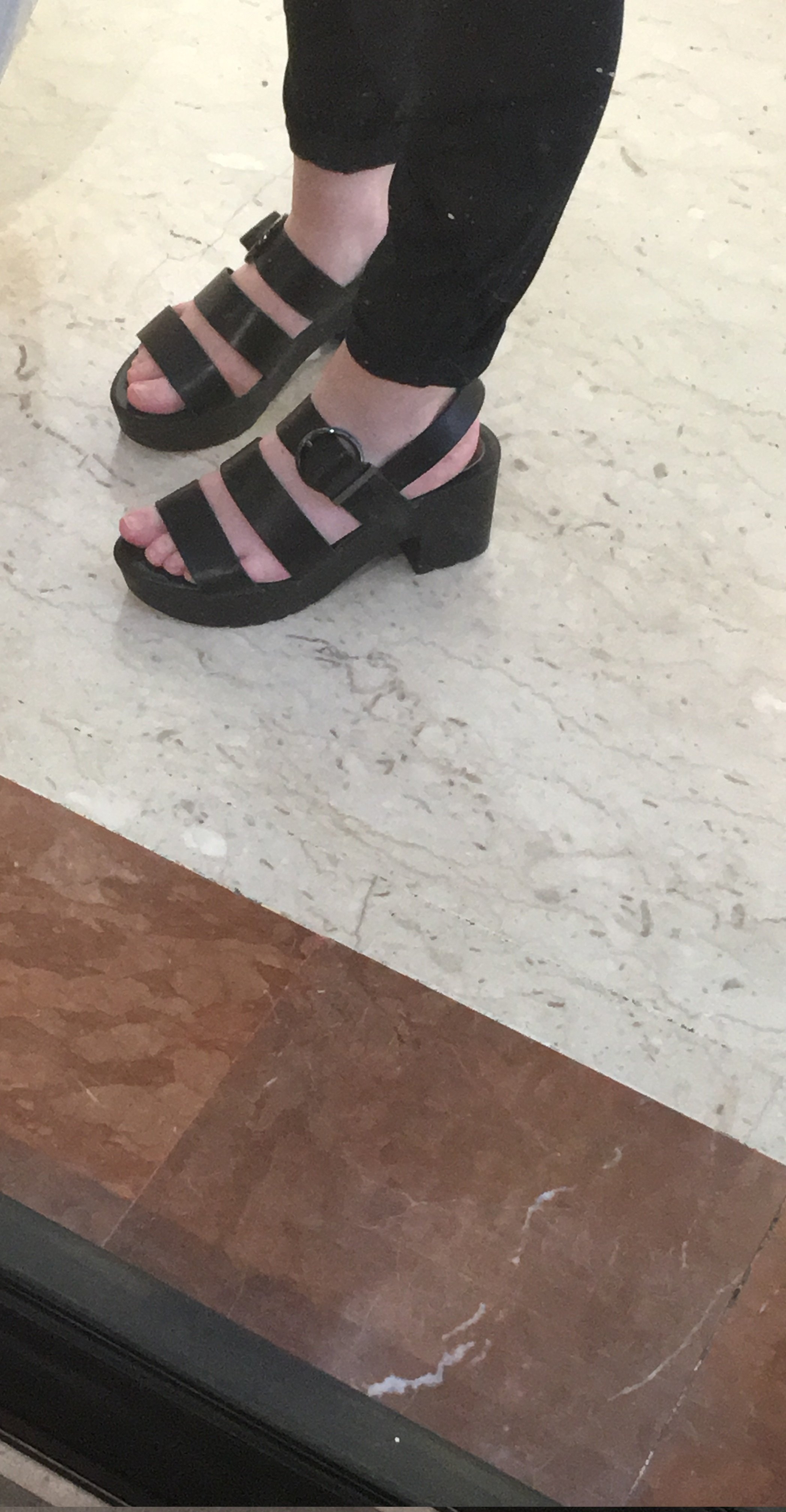 [PIEDS]Je suis fétichiste des PIEDS des question? sur le forum Blabla 1825 ans 21072017 22