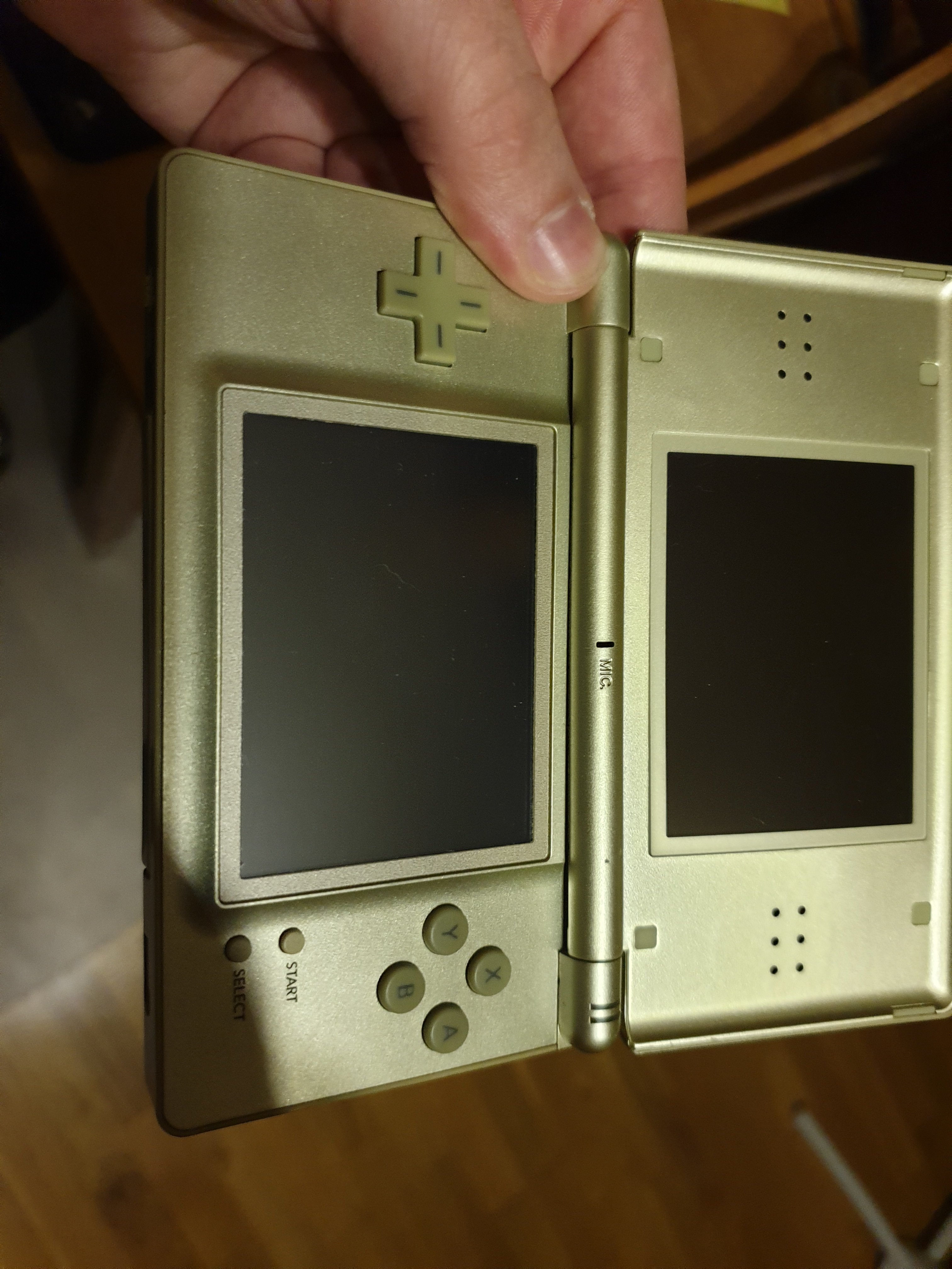 Comment reconnaitre une contrefaçon d'un jeu Nintendo DS original?