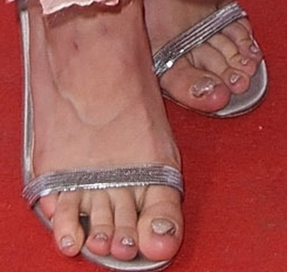 Topic : " Photo Les pieds de Brie larson. :vomi.