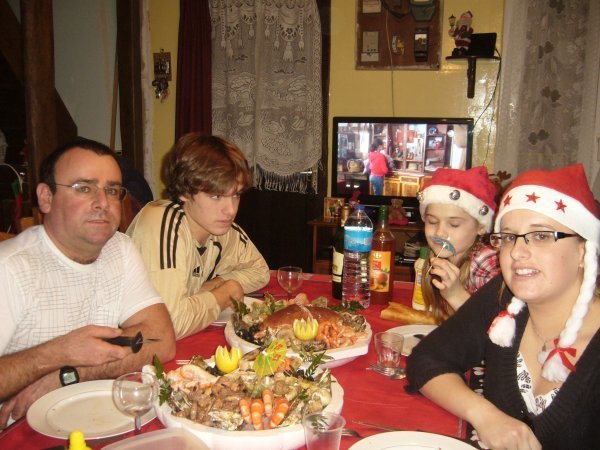 Photo Repas De Noel En Famille Devant Le Grand Betisier De Noel Sur Le Forum Blabla 18 25 Ans 24 12 2019 21 39 55 Jeuxvideo Com