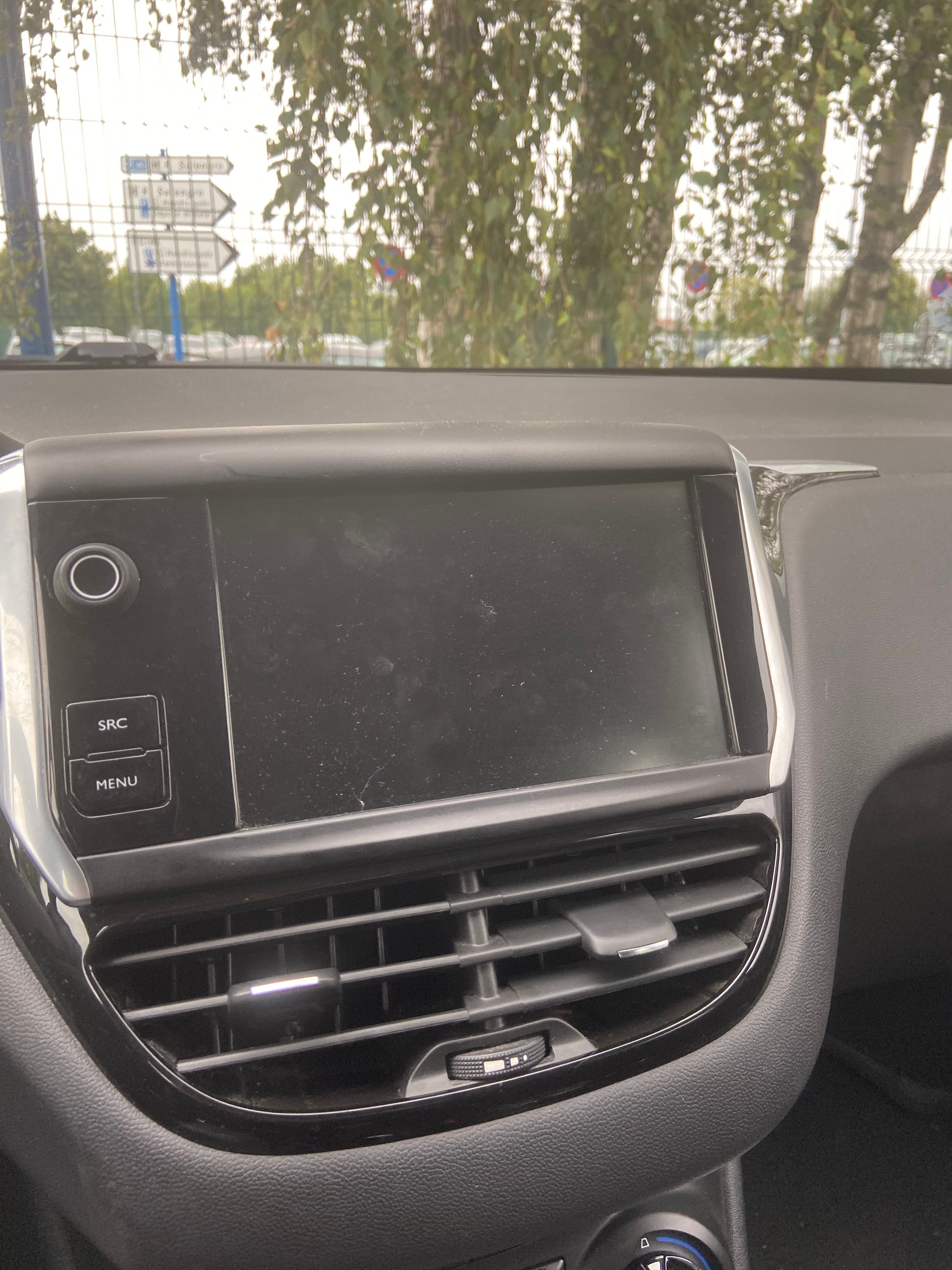 Comment installer CarPlay dans ma Peugeot 208 ? –