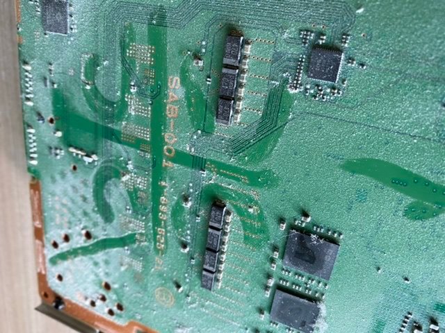 Pourquoi ma PS4 chauffe t-elle, et fait-elle le bruit d'un réacteur ? –  Level 1