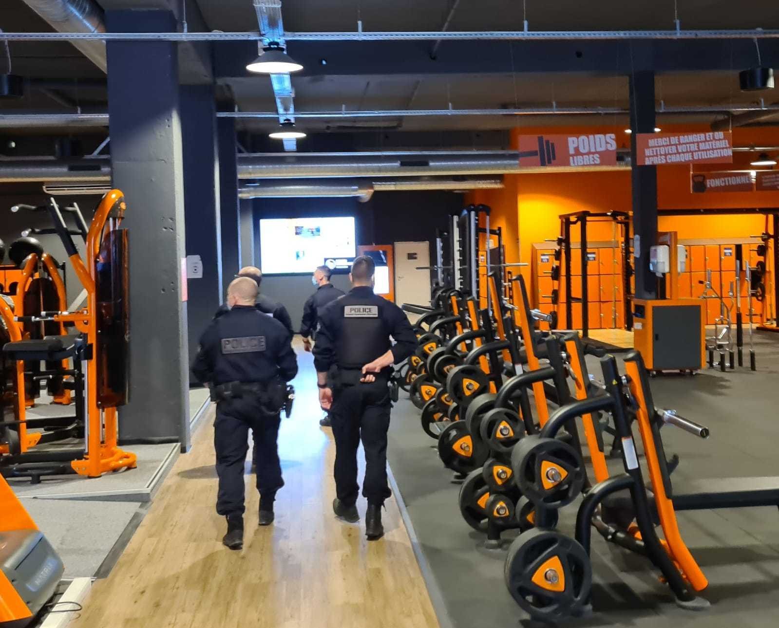 Pass Sanitaire Salle De Sport Basic Fit AYAAAAA des POLICIERS étaient VENUS CONTRÔLÉ le PASS SANITAIRE à BASIC