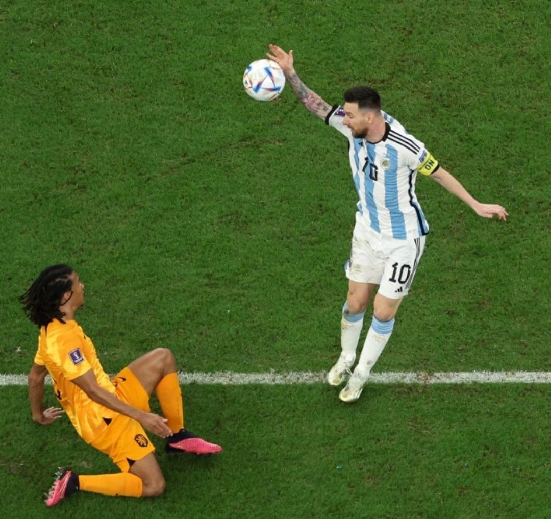 La "Main de Dieu" sur le forum Football 09122022 222922