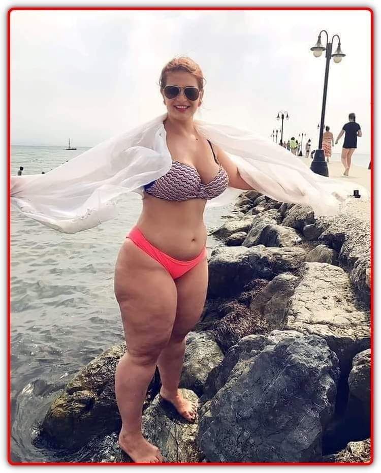 Marlène Schiappa en bikini au bord de l'eau sur JvArchive forum 18-25 - jvarchive.com