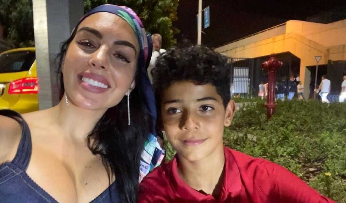 Tu es Cristiano Ronaldo Jr et ta belle mère cest GEORGINA RODRIGUEZ sur le  forum Blabla 18-25 ans - 08-07-2023 08:37:46 - jeuxvideo.com