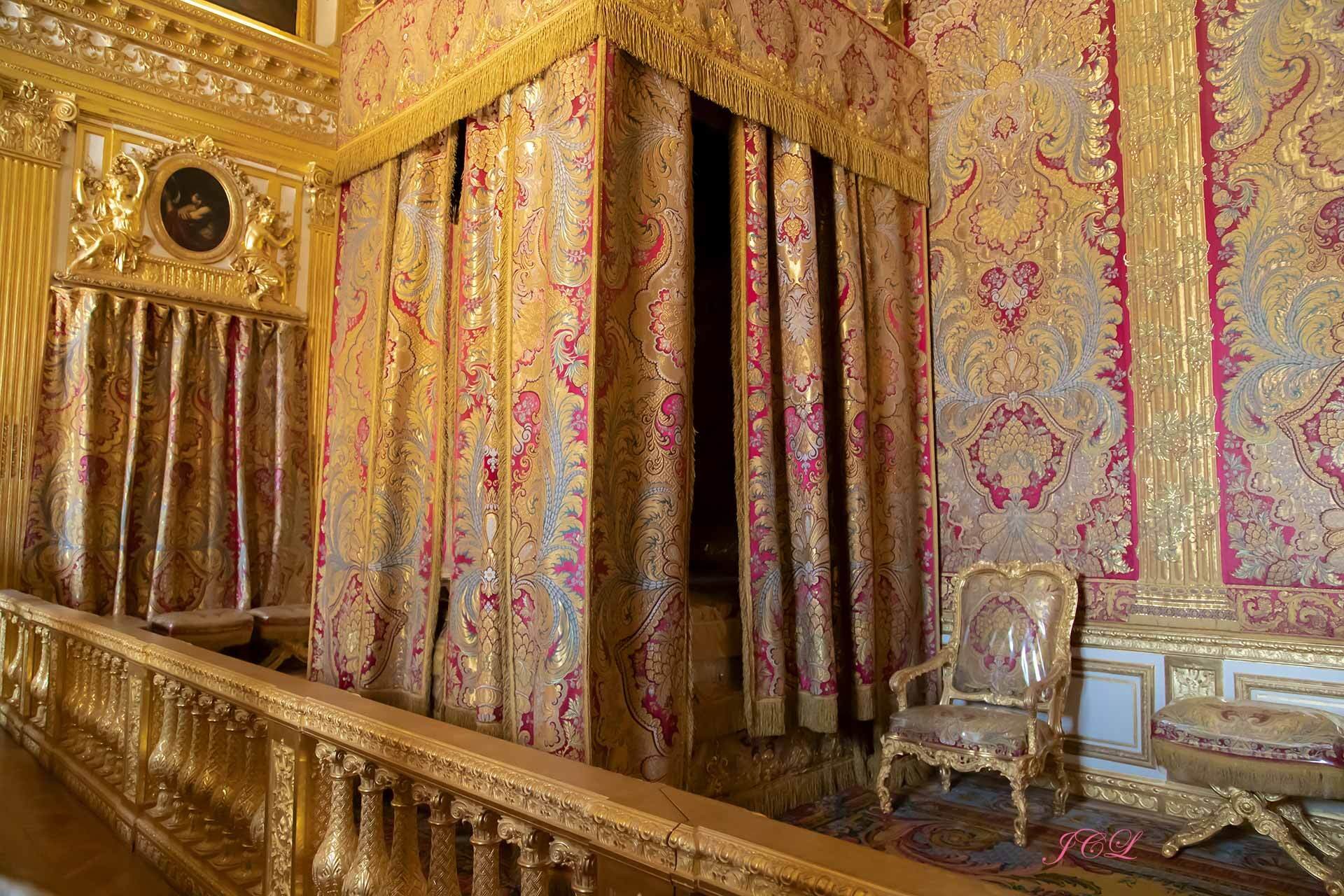 Les GOLEMS qui visitent le château de VERSAILLE ahi ! sur Onche Les GOLEMS qui visitent le château de VERSAILLE ahi ! sur Onche