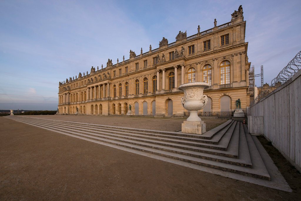 Les GOLEMS qui visitent le château de VERSAILLE ahi ! sur Onche Les GOLEMS qui visitent le château de VERSAILLE ahi ! sur Onche