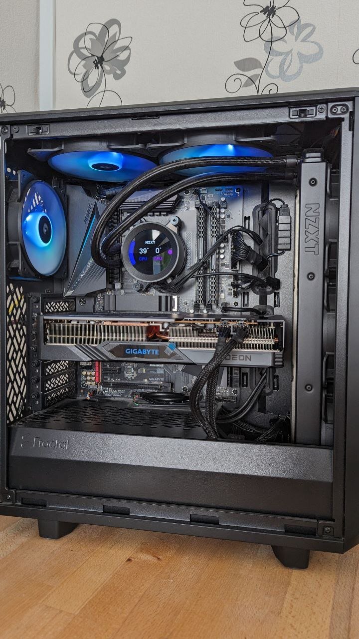 TopAchat on X: Le magnifique watercooling NZXT Kraken X52 est de retour en  stock, pour une config magnifique ! :)    / X