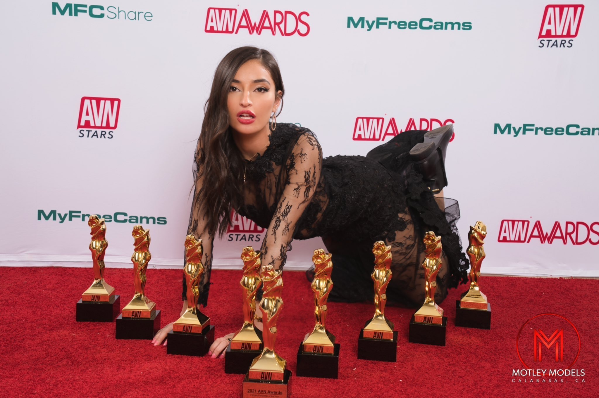 La PORNSTAR Emily Willis toujours dans le COMA, sa famille lance un APPEL au DON sur JvArchive