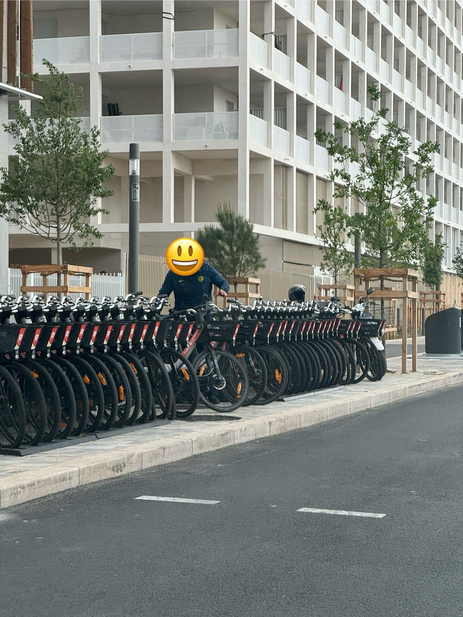 https://image.noelshack.com/fichiers/2024/18/4/1714654886-img-4048.jpeg