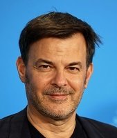 1730967937-fran-ois-ozon-at-berlinale-2022-cropped.jpg?042148