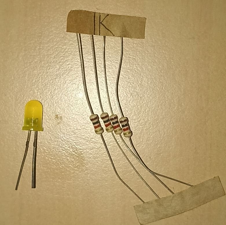 https://image.noelshack.com/fichiers/2024/50/7/1734303462-led.jpg