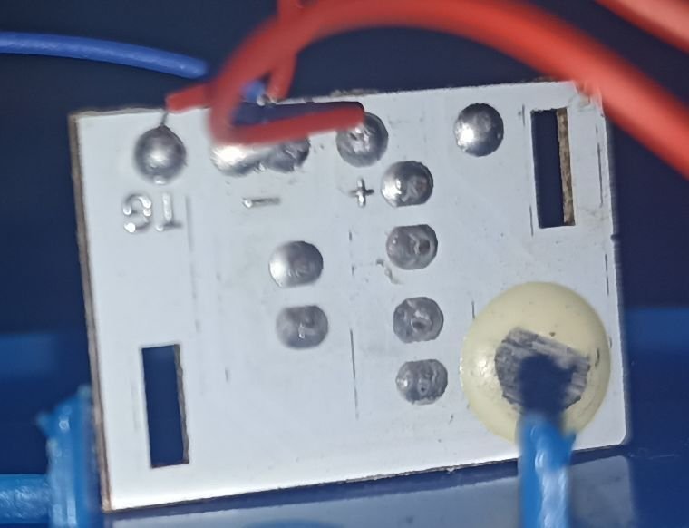 https://image.noelshack.com/fichiers/2024/51/1/1734372404-pcb.jpg