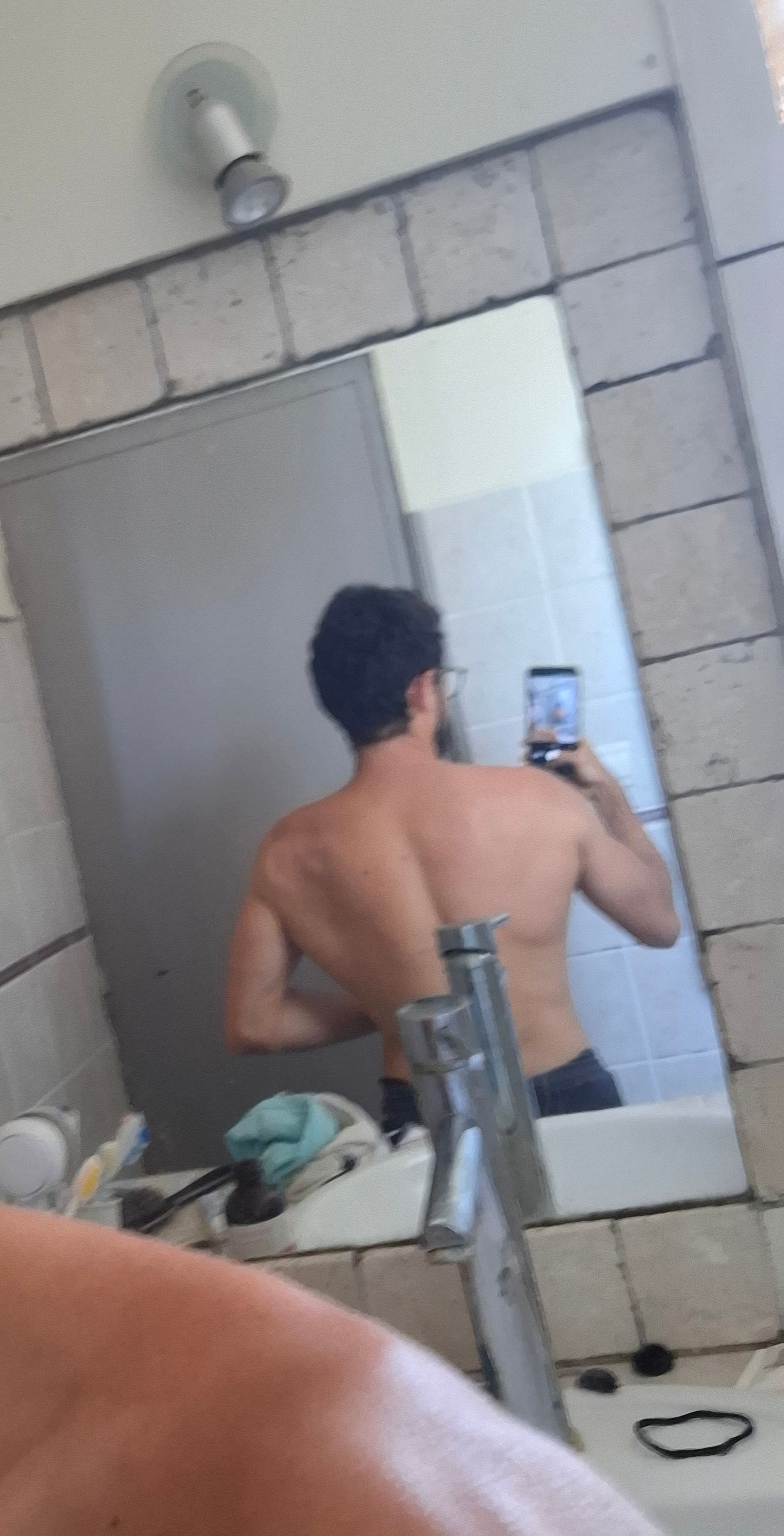 Est ce que j'ai le dos en V ?