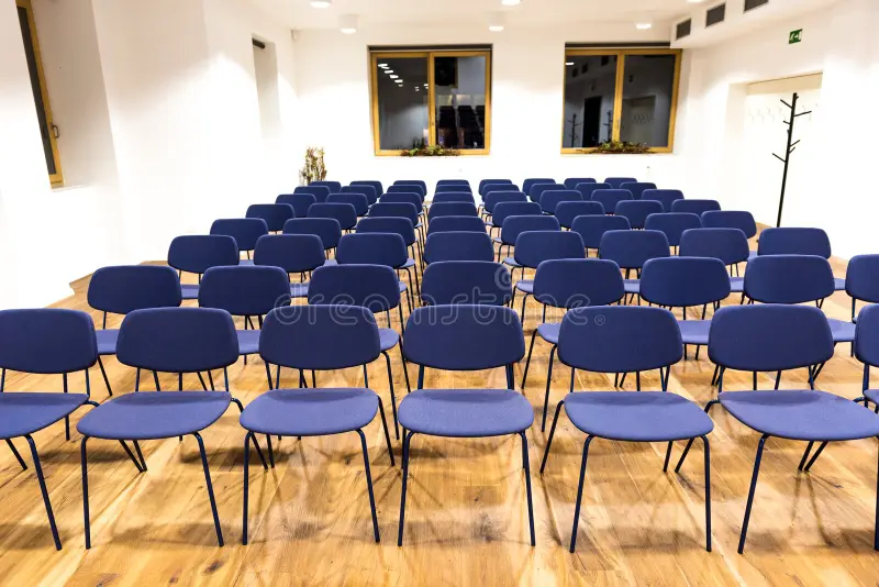 https://image.noelshack.com/fichiers/2025/25/2/1750136632-salle-de-presse-vide-salle-de-conf-rence-ou-salle-de-conf-rences-62389074-1.png