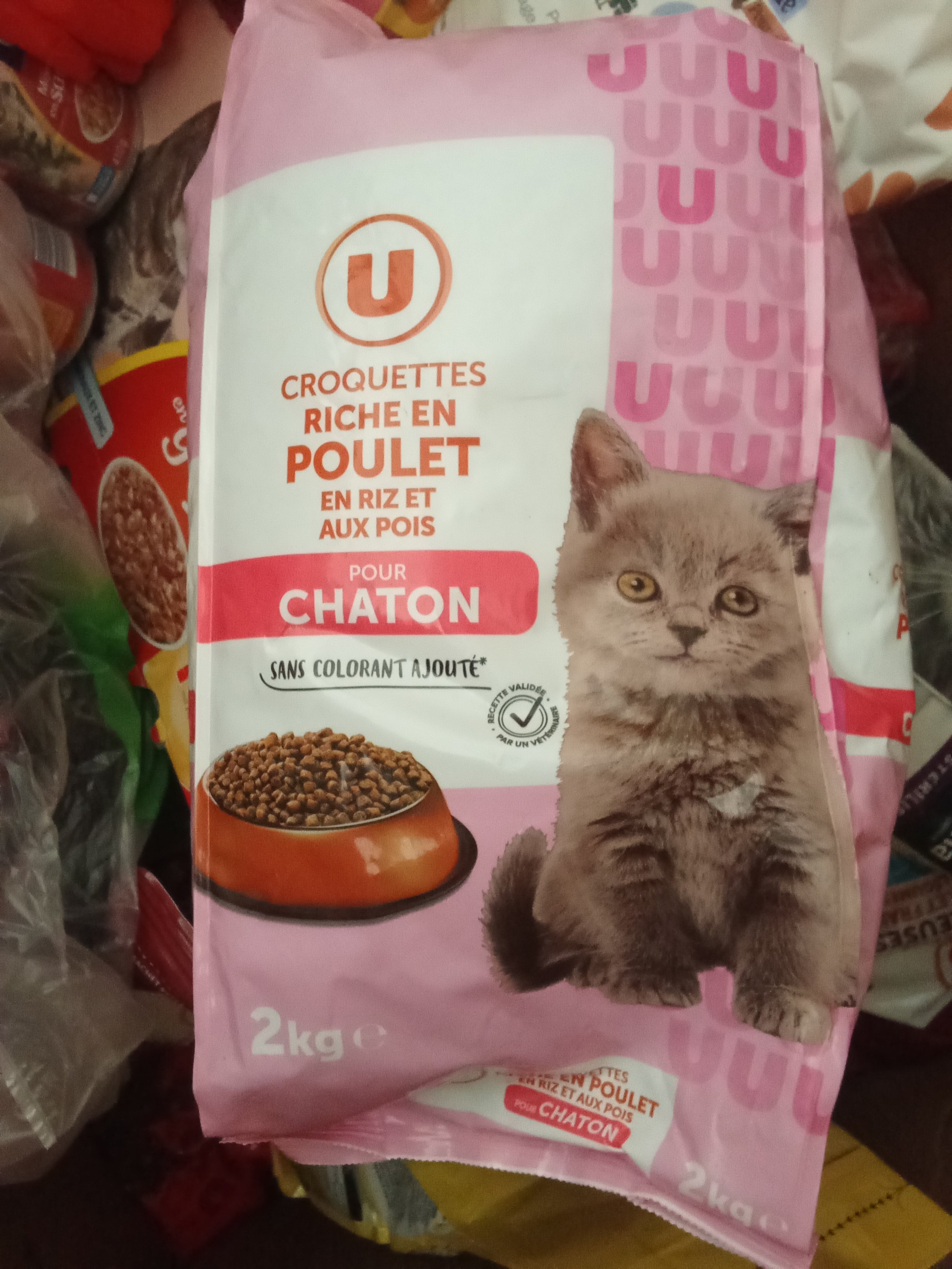 Croquettes riches en poulet pour chaton