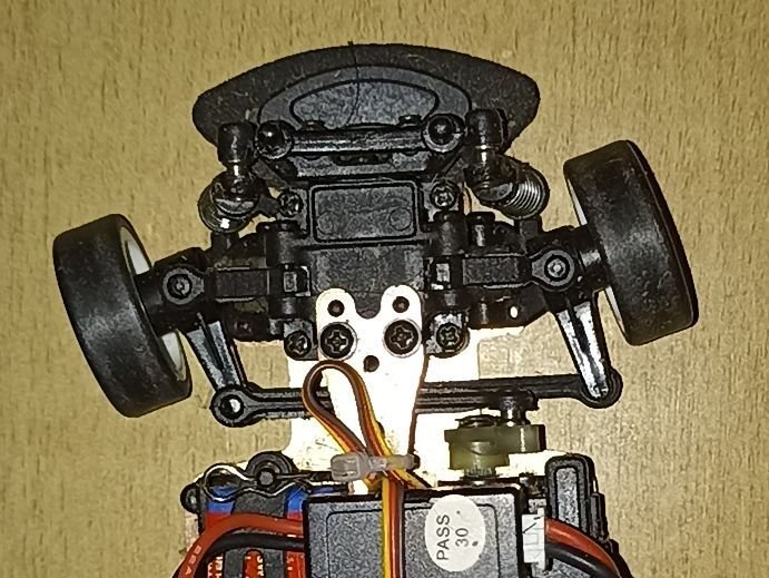 https://image.noelshack.com/fichiers/2025/35/5/1756488029-servo.jpg