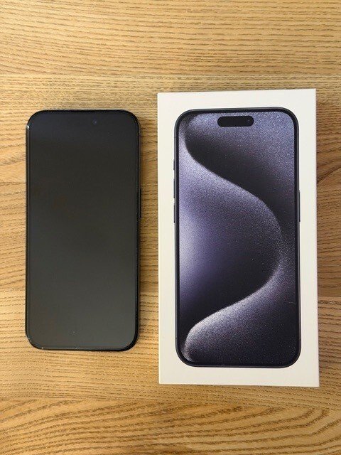 https://image.noelshack.com/fichiers/2025/39/4/1758807088-4iphone.jpg