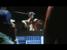 https://image.noelshack.com/fichiers/2012/35/1346068158-doctor-who-prequel-pond-life-part-1-series-7-autumn-2012-bbc-one.gif