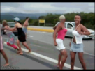 https://image.noelshack.com/fichiers/2012/44/1351876581-transvestite-dancing-truck.gif