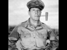 https://image.noelshack.com/fichiers/2012/44/1351940845-douglas-macarthur-1.gif
