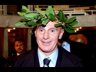 https://image.noelshack.com/fichiers/2013/13/1364505135-img-arrigo-sacchi-recevant-son-diplome-de-science-du-sport-1360675067-620-400-crop-articles-166718.jpg