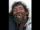 https://image.noelshack.com/fichiers/2013/17/1366896049-dedi-dents.png