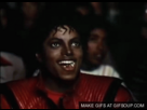 https://image.noelshack.com/fichiers/2013/26/1372175532-mj-thriller-popcorn-o.gif
