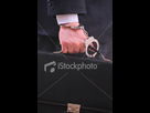 https://www.noelshack.com/2013-28-1373638292-stock-photo-5870082-man-holding-a-suitcase-tied-with-handcuffs.jpg