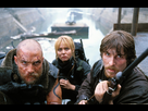 https://image.noelshack.com/fichiers/2014/12/1395528640-picture-of-matthew-mcconaughey-christian-bale-and-izabella-scorupco-in-reign-of-fire-2002-large-picture.jpg