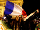 https://image.noelshack.com/fichiers/2014/22/1401529976-france-and-algeria-soccer-fans-celebrate-on-the-champs-elysees-in-paris-after-their-teas-qualified-for-the-2014-world-cup-finals-4531774.jpg