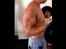 https://image.noelshack.com/fichiers/2015/31/1438460506-biceps.jpg