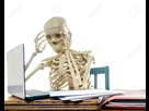 https://image.noelshack.com/fichiers/2016/16/1461368392-15013098-a-skeleton-getting-a-headache-from-paying-bills-stock-photo-computer.jpg