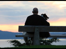 https://image.noelshack.com/fichiers/2016/23/1465679754-dog-and-man-on-bench.jpg