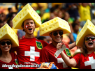 https://image.noelshack.com/fichiers/2016/31/1470011109-supporters-suisse-chapeau-fromage-gruyere-idees-originales-deguisement-championnat-euro-europe-football-2016-en-groupe-amis.jpg