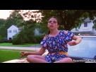 https://image.noelshack.com/fichiers/2016/43/1477520556-68563-dance-on-cars-gif-in-welcome-to-the-dollhouse.gif