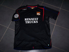 https://image.noelshack.com/fichiers/2016/48/1480674954-maillot-ol-ldc.jpg
